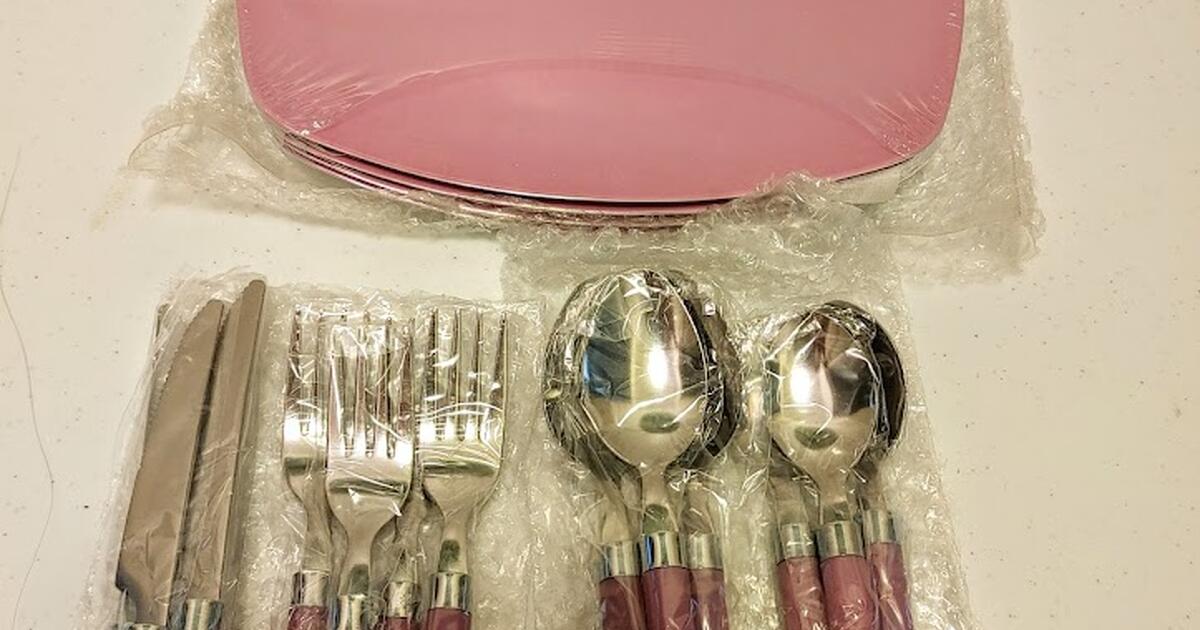 16 Piece Flatware Set with Four Plates, New for 10 in Atlanta, GA
