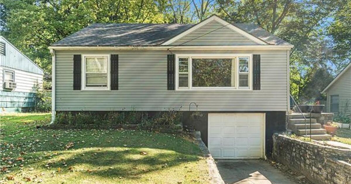 5531 NW Dr. Houstone Lake MO 64151 for 169000 in Leavenworth