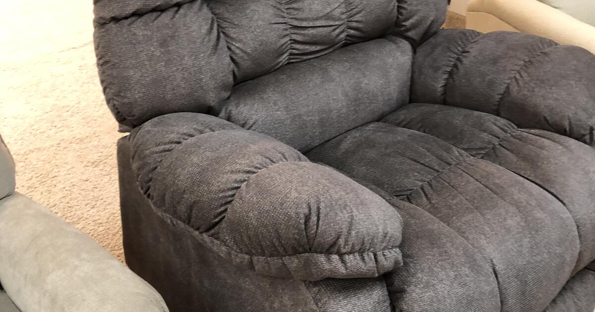 new recliner 1400.00 now 800.00 chair was to big for me. Big mans