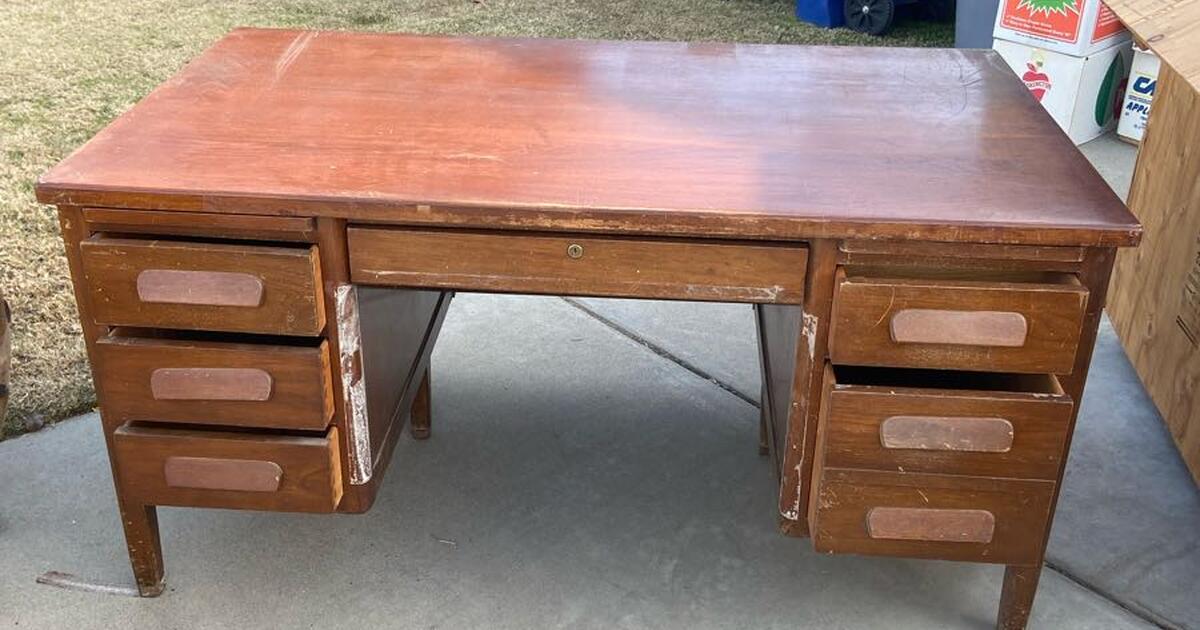 Office desk for 40 in Clovis, CA For Sale & Free — Nextdoor