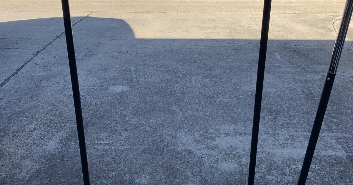 Clothing racks in Dallas, TX For Sale & Free — Nextdoor