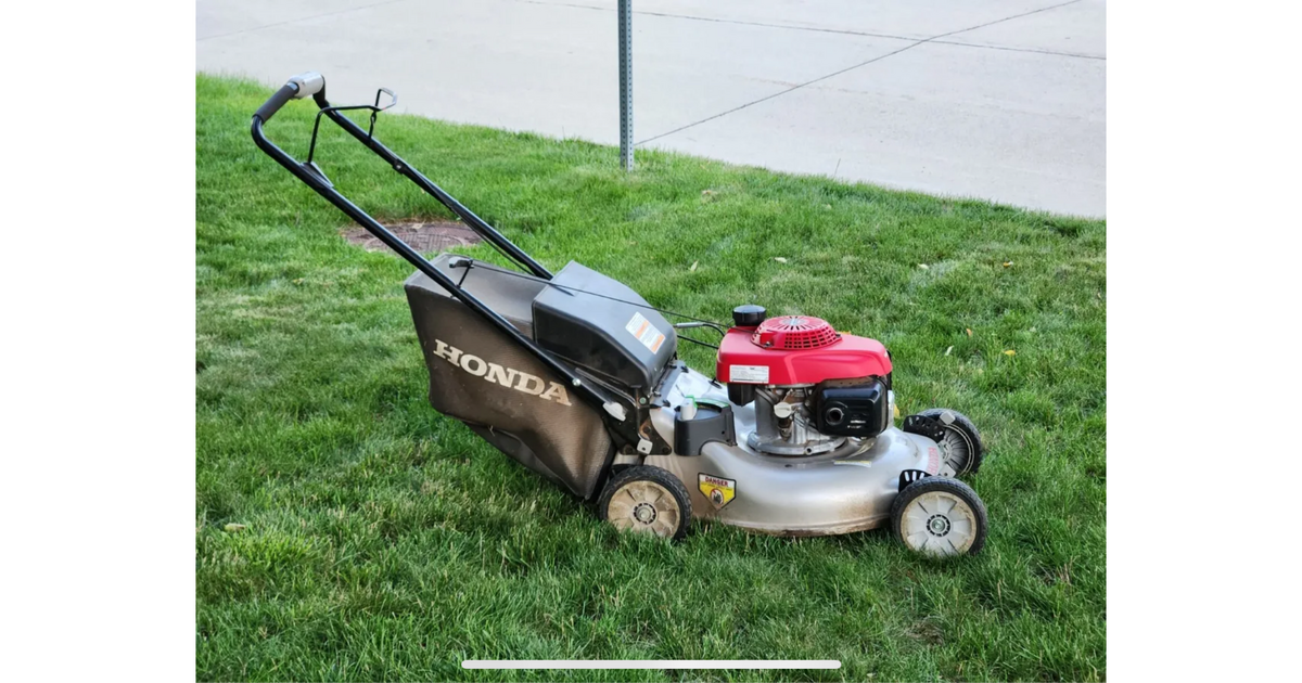 Honda Lawn Mower Model HRR2169VKA for 250 in Bellevue, WA For Sale
