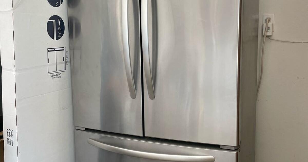 Counter depth Stainless Steel KitchenAid Refrigerator Great Working Condition for 350 in San