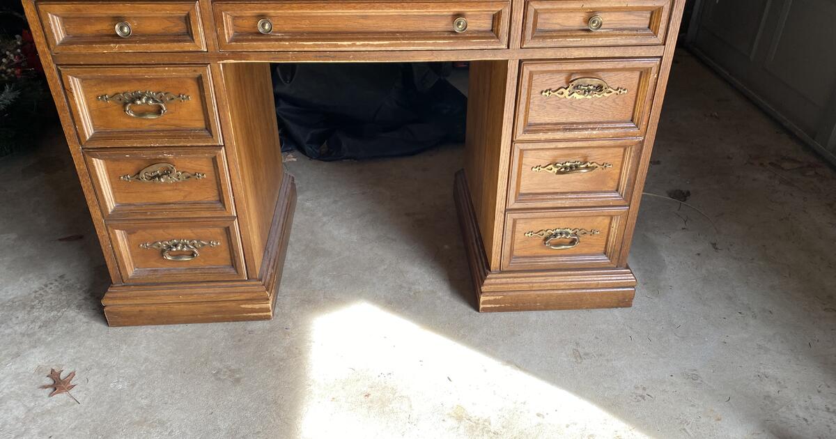 Desk for Free in Youngstown, OH Finds — Nextdoor
