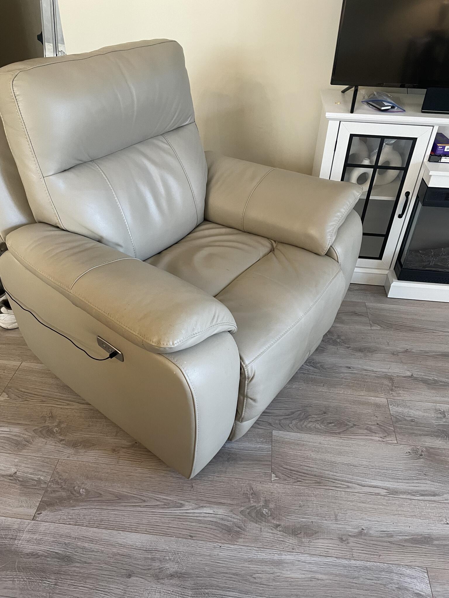 2 Leather Electric Recliners w/ Side Charging Port 500 EACH for 500