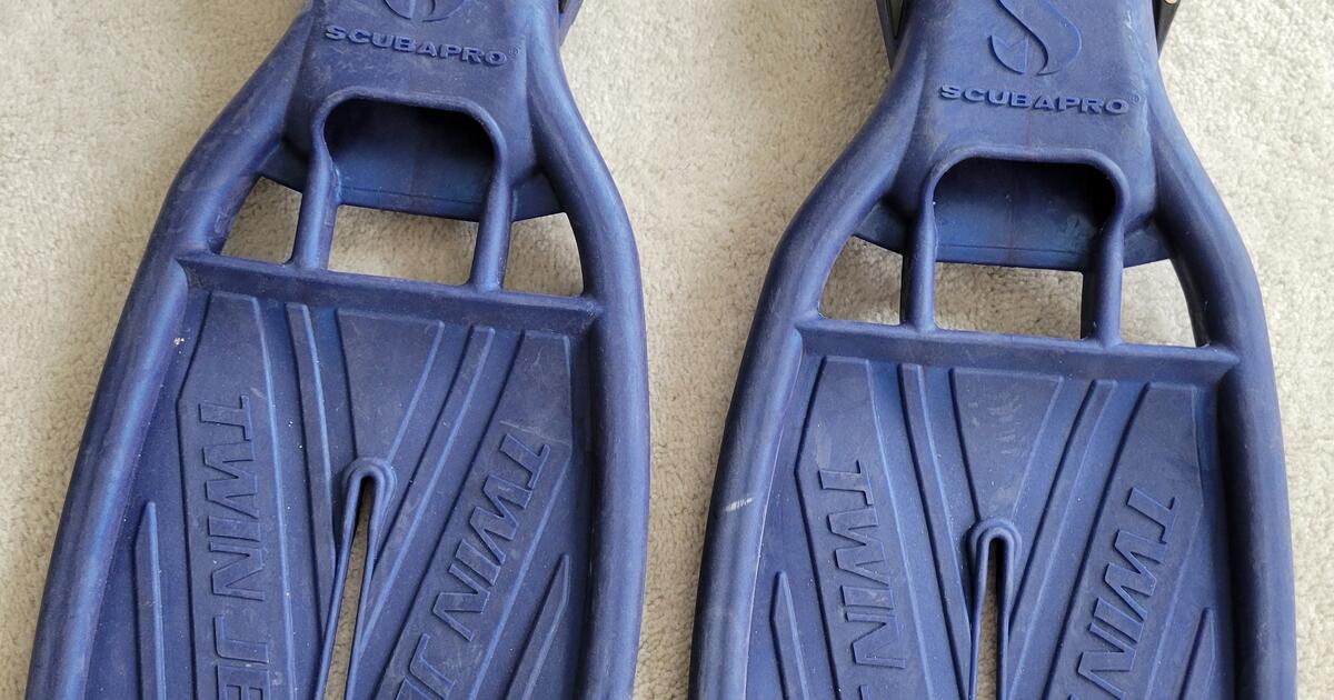 Diving/Snorkeling Flippers Size Small for Free in Gaithersburg, MD