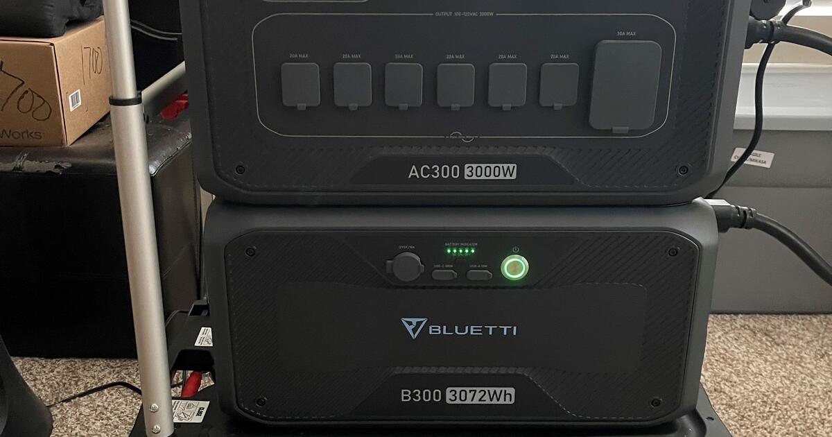Bluetti AC300 + 1 B300 and Bluetti PV200 Solar Panel 200W for 3000 in