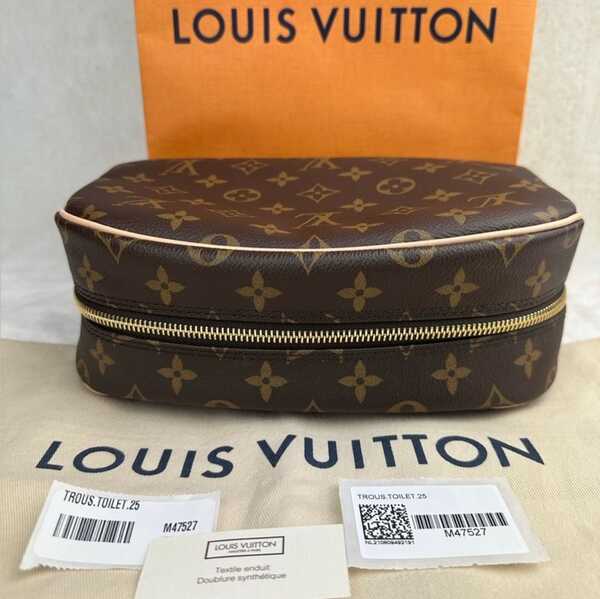 Louis Vuitton Toiletry Bag 25 (M47527)
