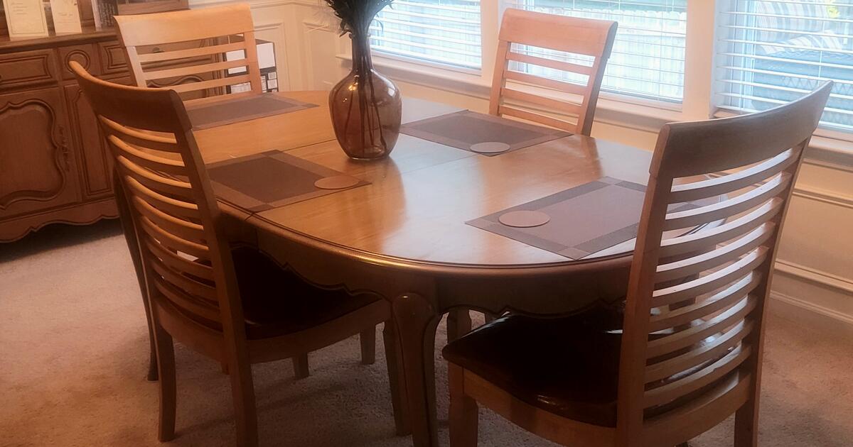 Get It Before Thanksgiving! Dining Room Table And Chairs And TV Stand