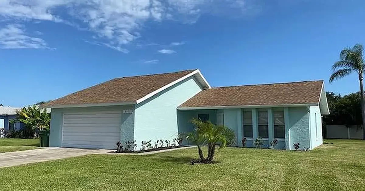 Beautiful fully furnished 2 bedroom home for rent in Village Green for