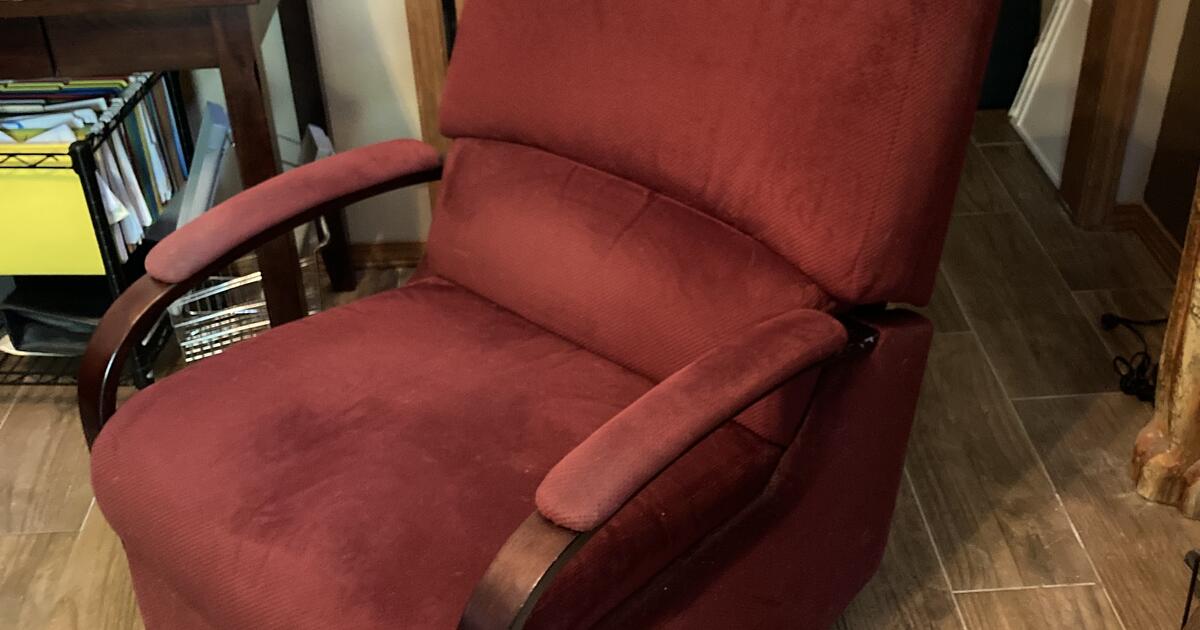 Manual Recliner for Free in Albuquerque, NM Finds — Nextdoor