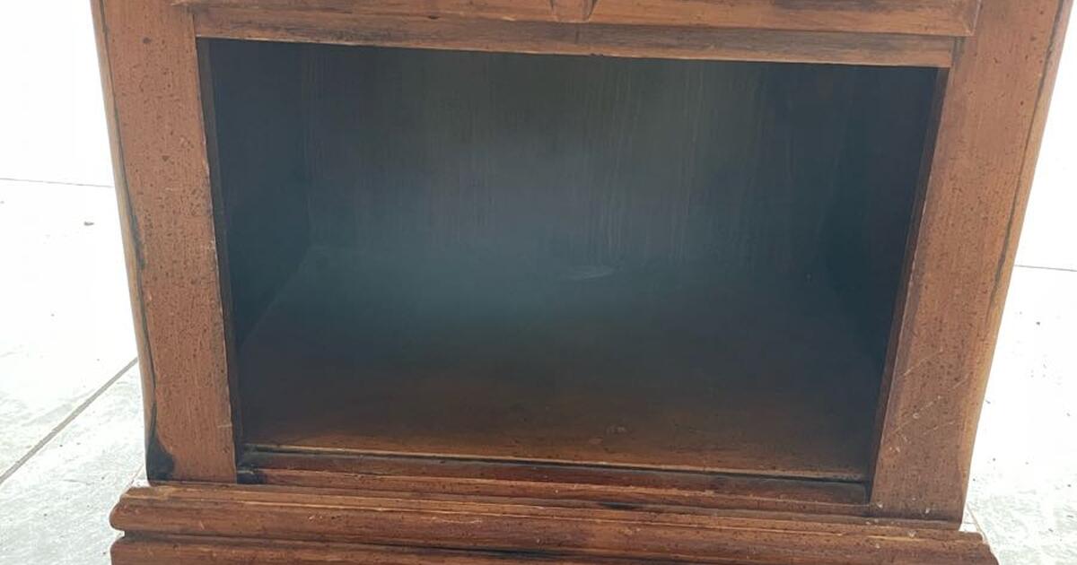 Bedside table for 15 in Vancouver, WA For Sale & Free — Nextdoor