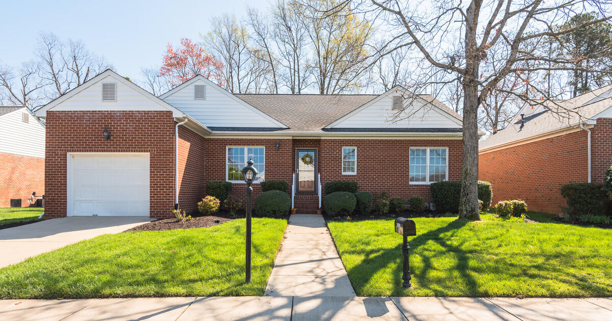 55+ Community in Braxton. Home for senior adults for sale in private