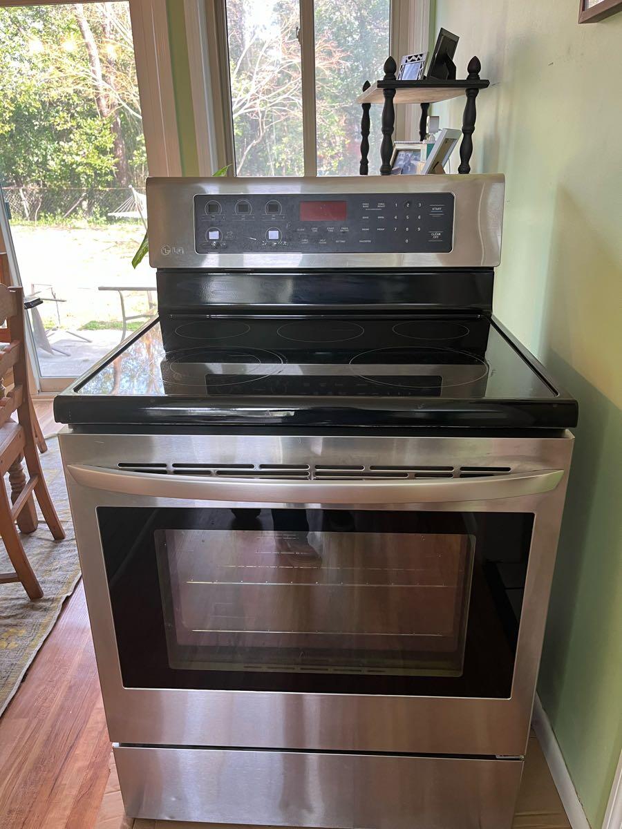 LG Glasstop stove 300 for 300 in Wilmington, NC For Sale & Free