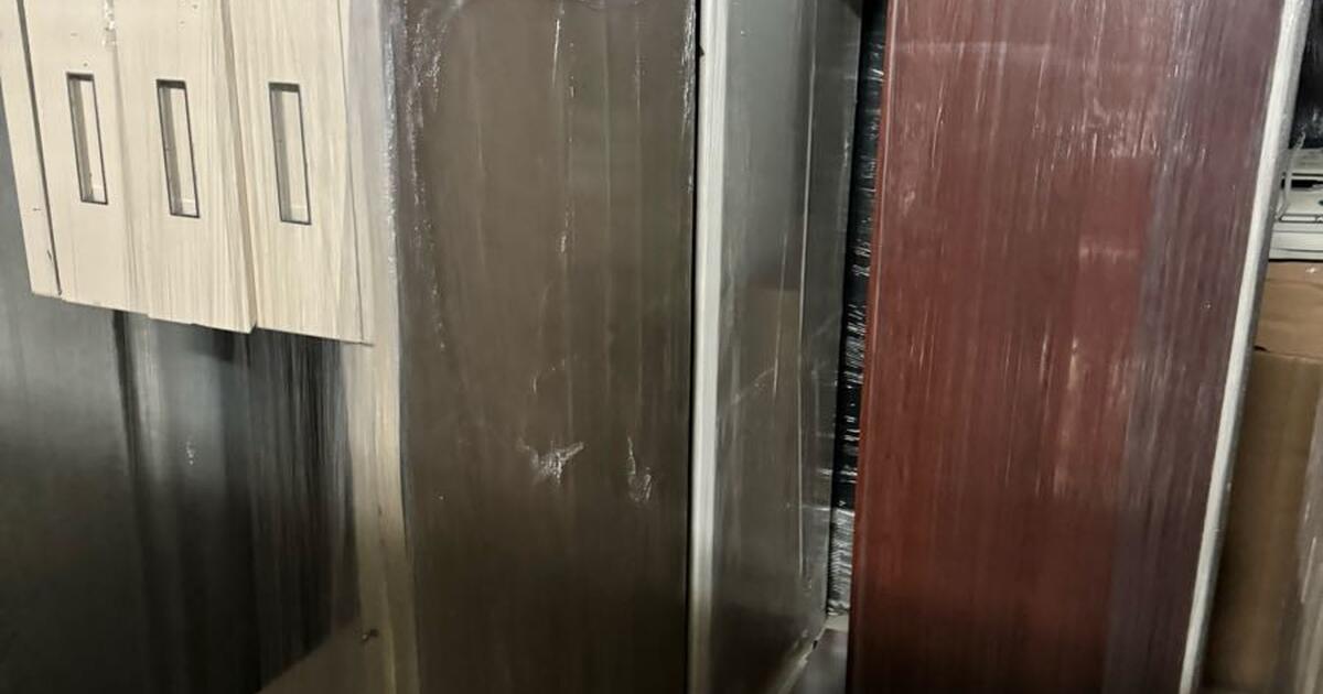 Free Stuff Office Furniture for Free in Roselle, IL For Sale & Free