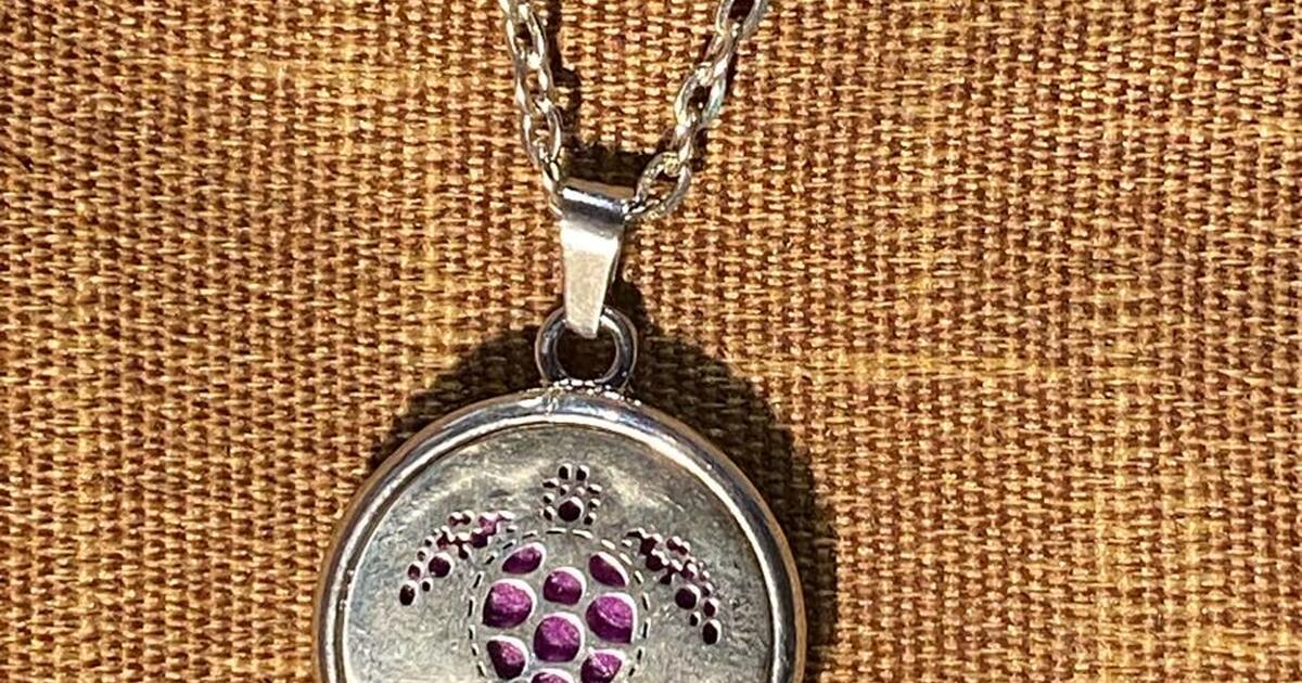 Assorted Pendant Air Freshener/ necklace for 5 in Pahoa, HI For Sale