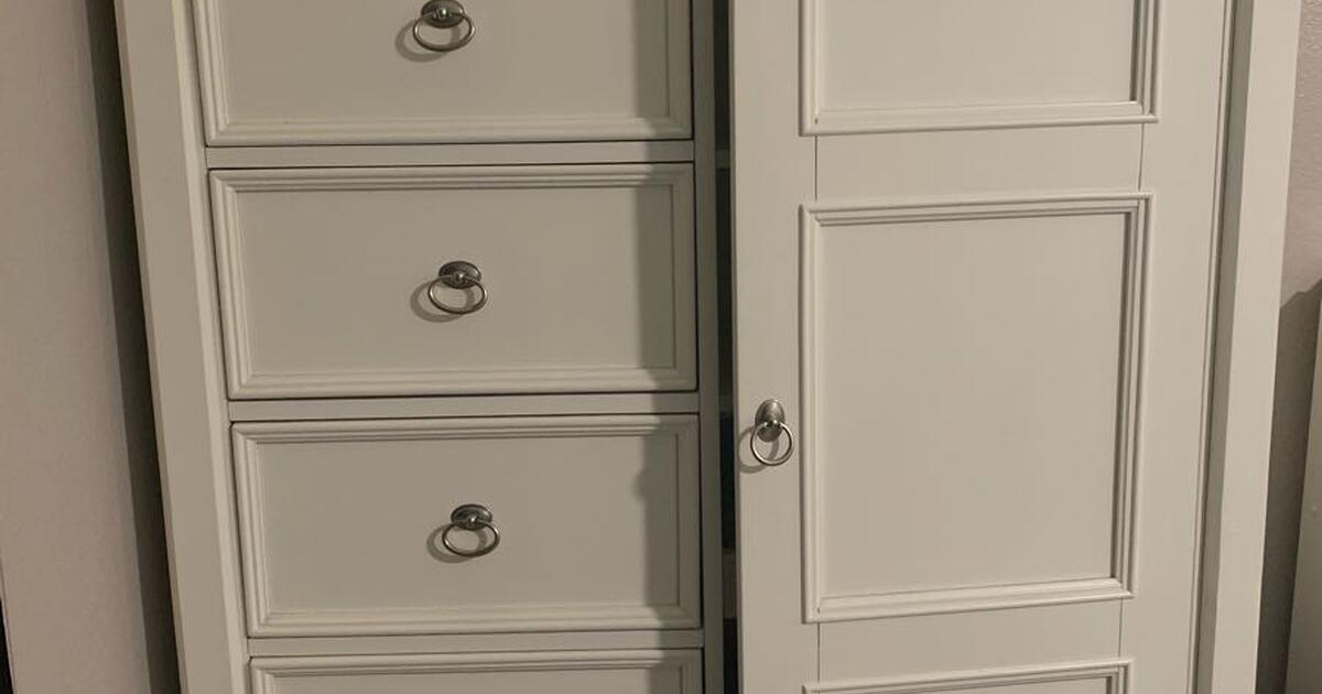 Prentice Chest of Drawers Armorie for 800 in Las Vegas, NV For Sale