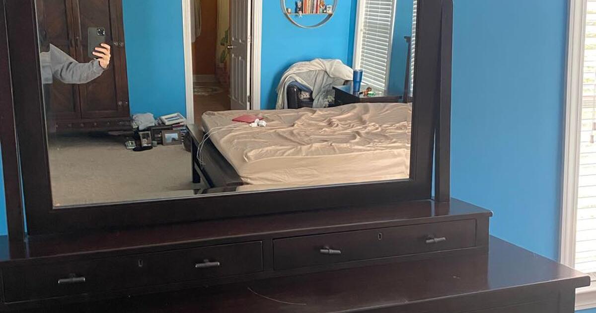 Pottery Barn Bedroom Set for 1000 in Mount Pleasant, SC For Sale