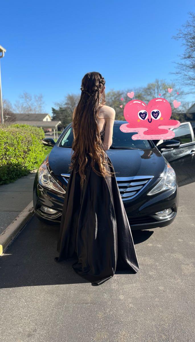 Black and gold prom dress for 10 in Indianapolis, IN For Sale & Free