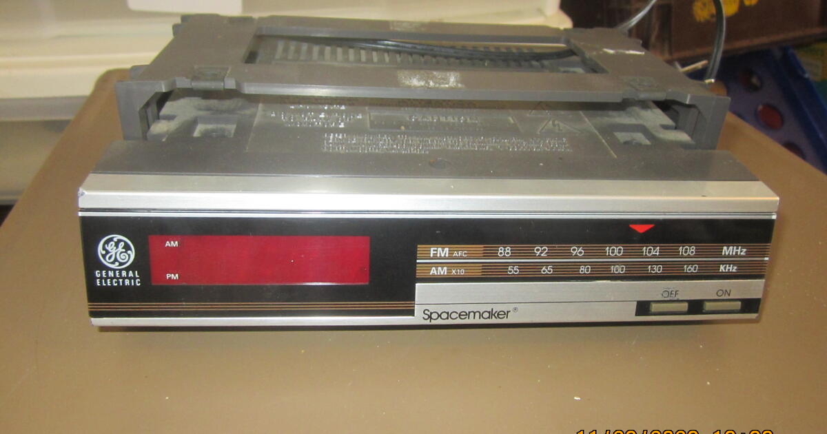 GE Under the counter radio. for Free in Sanford, FL For Sale & Free