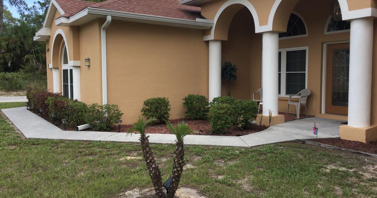 3 BR, 2 BATH, 2 CAR GARAGE HOME FOR SALE IN ROYAL HIGHLANDS, WEEKI