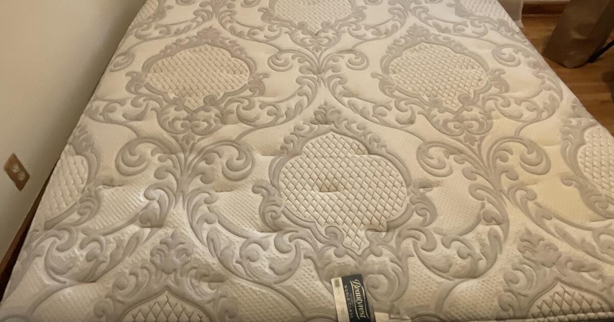 PreOwned Beautyrest King Mattress w/ Metal Frame for 150 in St Louis