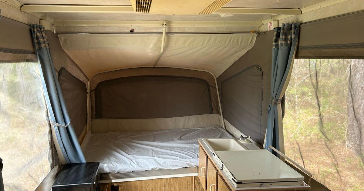 1991 Coleman Roanoke pop up camper for 2000 in Bahama, NC Finds