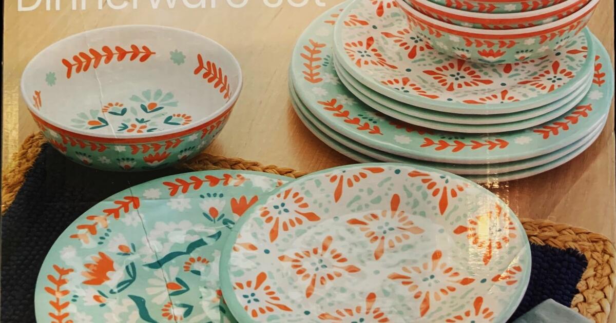 NEW/SEALED BAUM FOLK MEDALLIAN 12 PC. MELAMINE DINNERWARE SET FOR 4