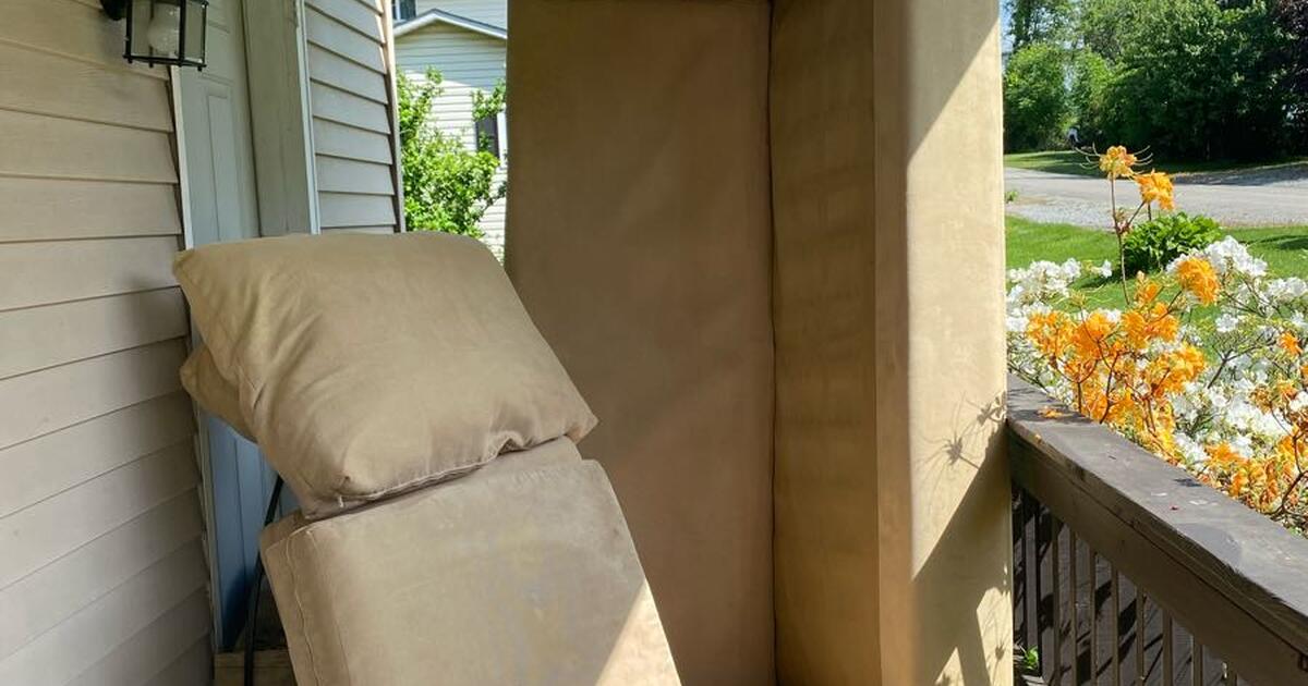 Couch for Free in Slickville, PA For Sale & Free — Nextdoor