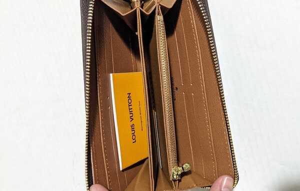 Replica Louis Vuitton Checkbook Wallet For $50 In Los Angeles, CA