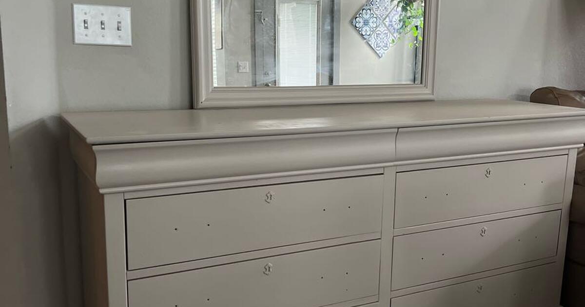 Solid Wood Dresser & Mirror for 200 in Tallahassee, FL For Sale