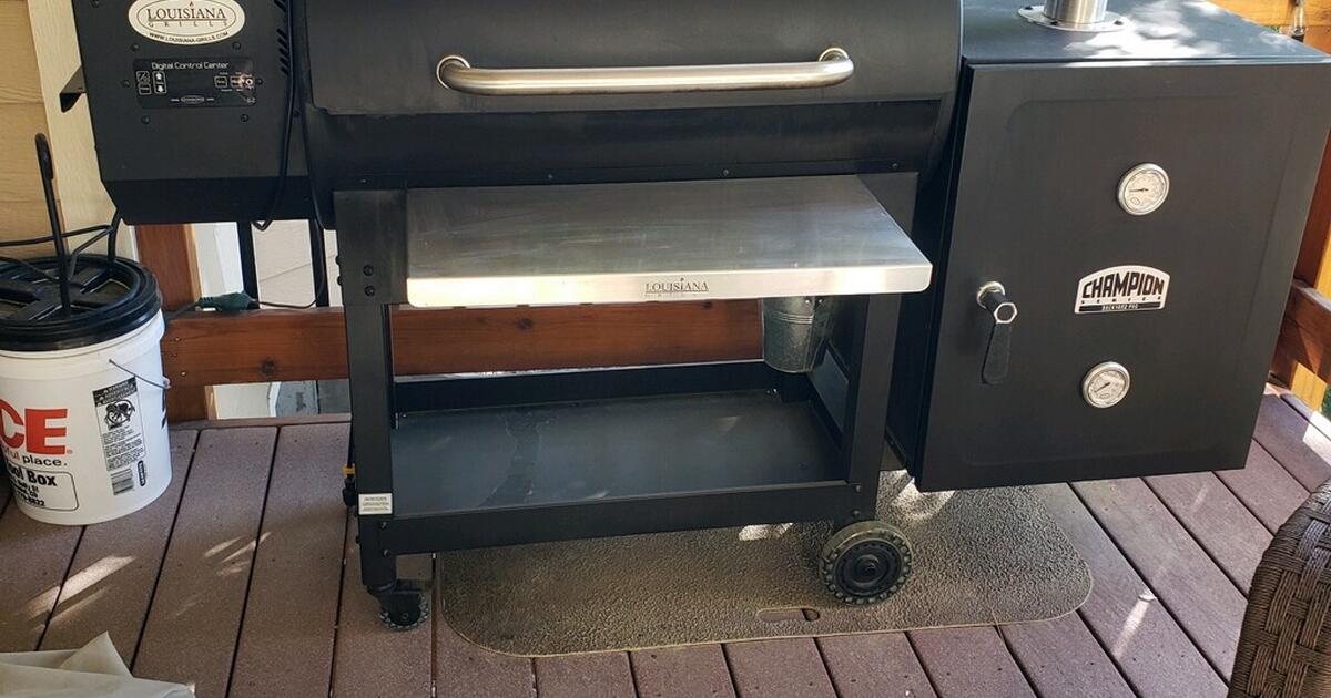 Louisiana Pellet Grill & Smoker Model LG900C1 for 700 in Castle Pines