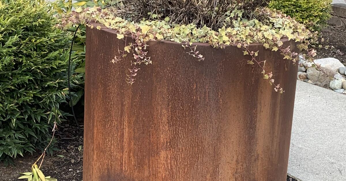 Rusty Plant Containers 2-Rust Flower Containers for Free in Issaquah, WA | For Sale & Free ...