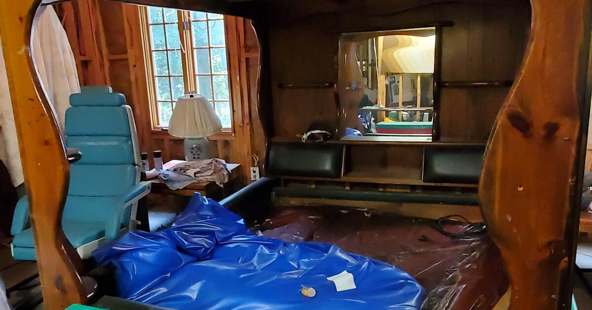 waterbed with mirror canopy for Free in Stone Mountain, GA For Sale