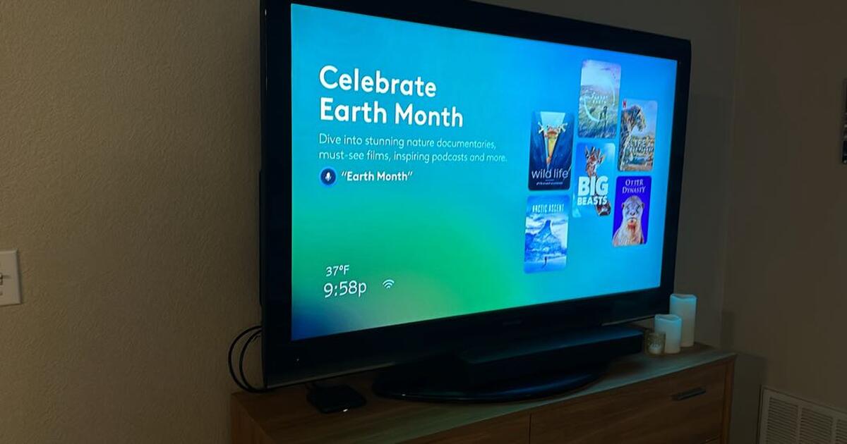 55" Toshiba TV with remote + google chromecast for 55 in Edina, MN