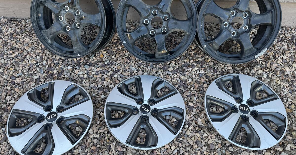 2 16” Stock rims and hubcaps off a 2017 Kia Niro for 60 in Gilbert, AZ For Sale & Free