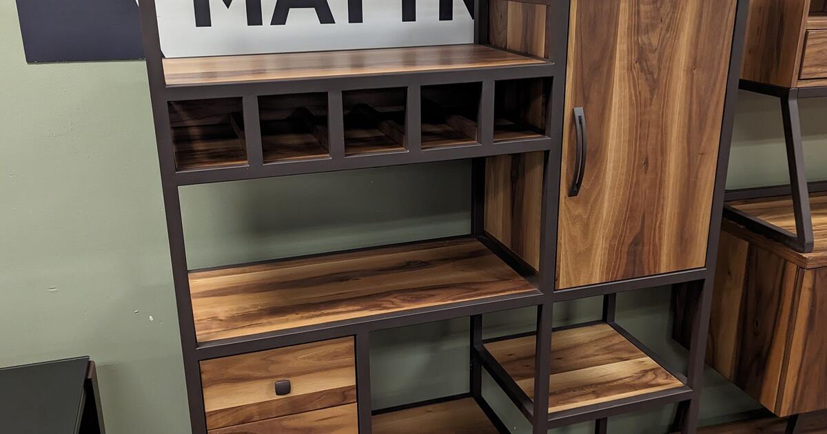 Raymour and Flanigan Bar for 500 in Liverpool, NY For Sale