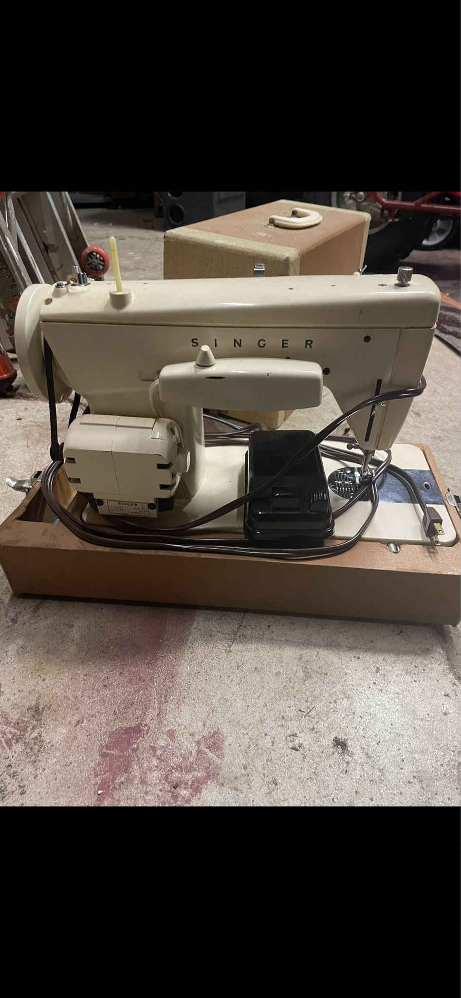Singer sewing machine for 50 in Sheboygan, WI For Sale & Free — Nextdoor
