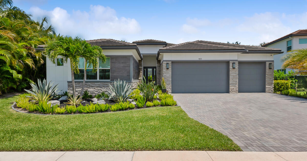 Stunning Modern Vale Model in Enclave at Boynton Waters for 1695000 in