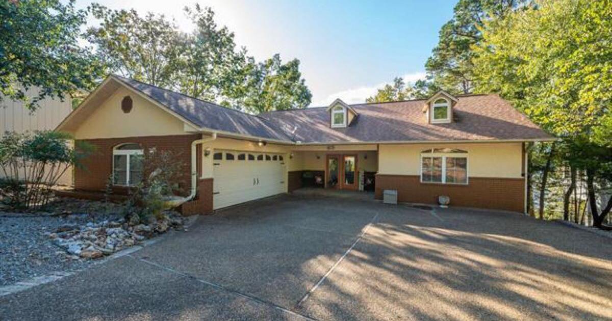 House For Sale on Coronado Lake for 570000 in Hot Springs Village, AR