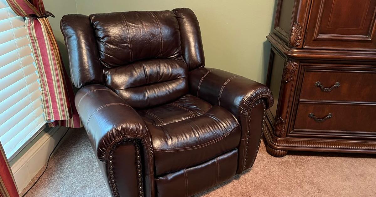 Flexsteel Set Burgundy Leather Electric Recliner and Double Recliner