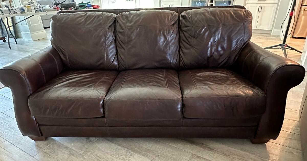 Lane Brown Leather Couch for 175 in Bradenton, FL For Sale & Free