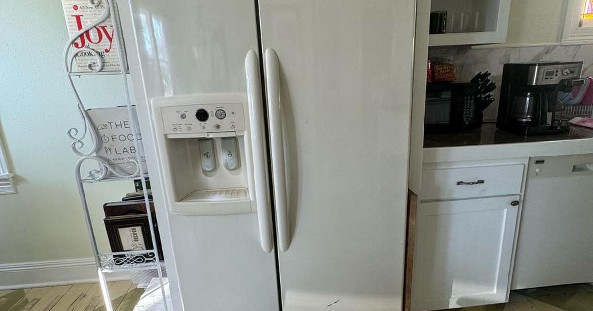 Kenmore French Door Refrigerator w/Ice Maker for Free in Baton Rouge
