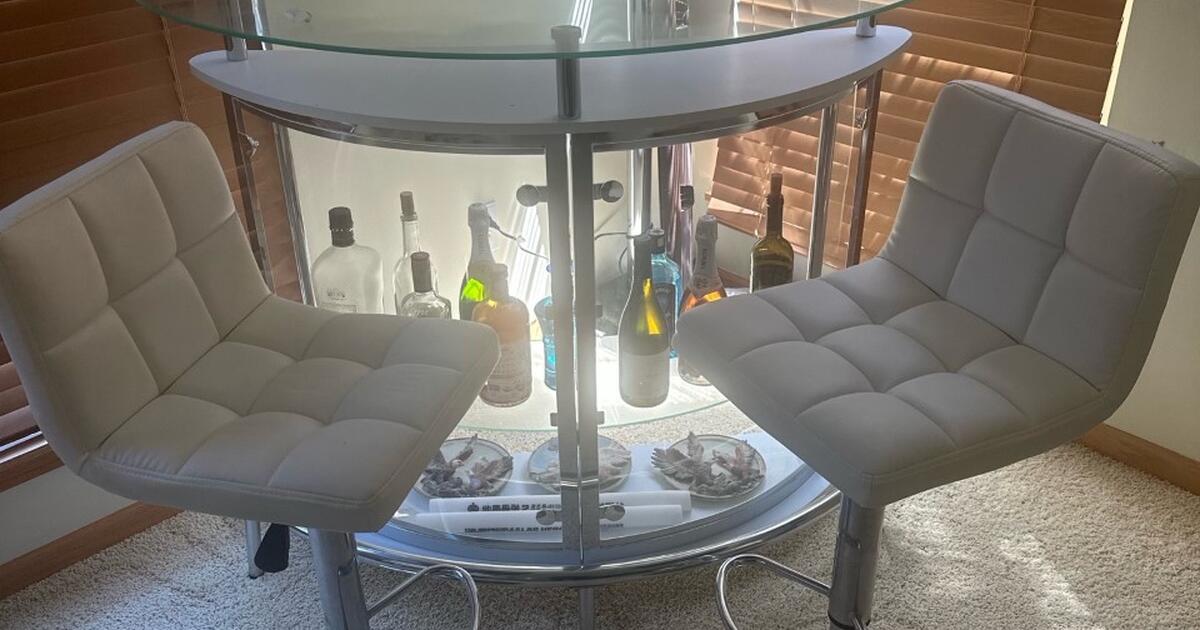 Bar Unit & 2 Chairs for 50 in Kenosha, WI For Sale & Free — Nextdoor