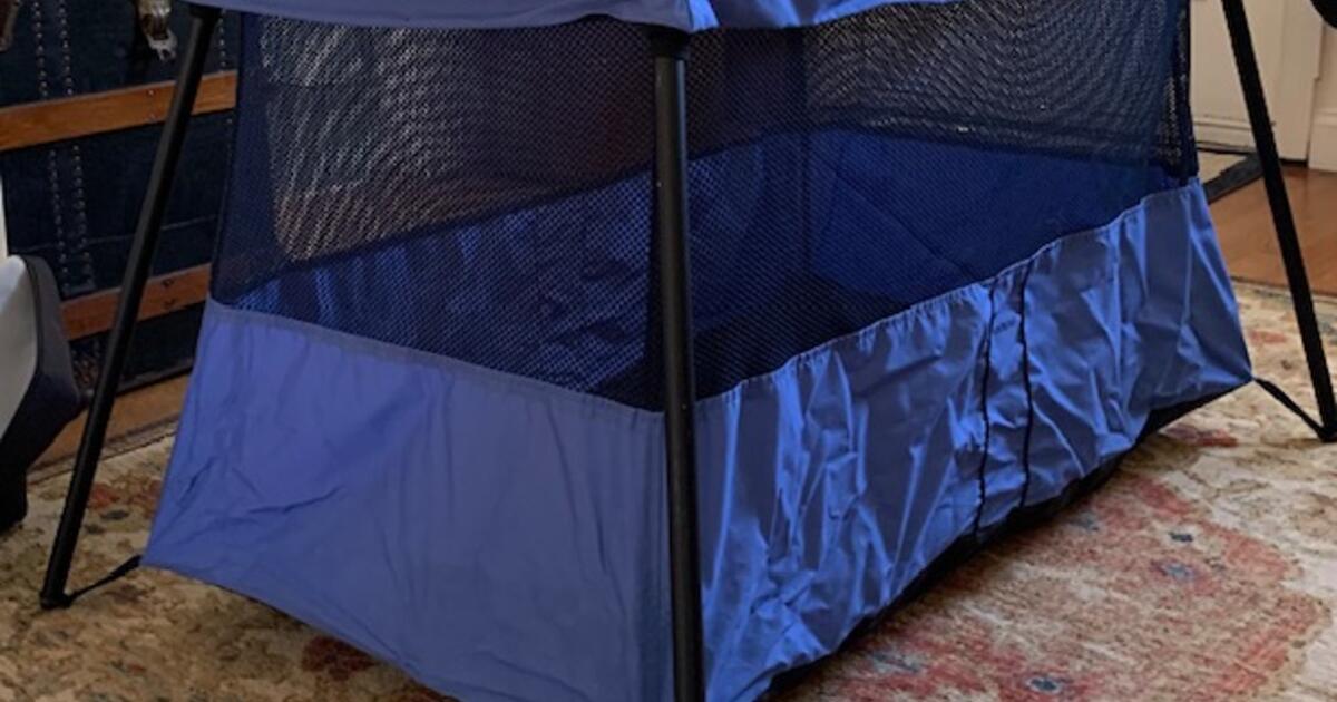 Baby Bjorn Portable Travel Crib with sheets for 15 in Bristol, RI