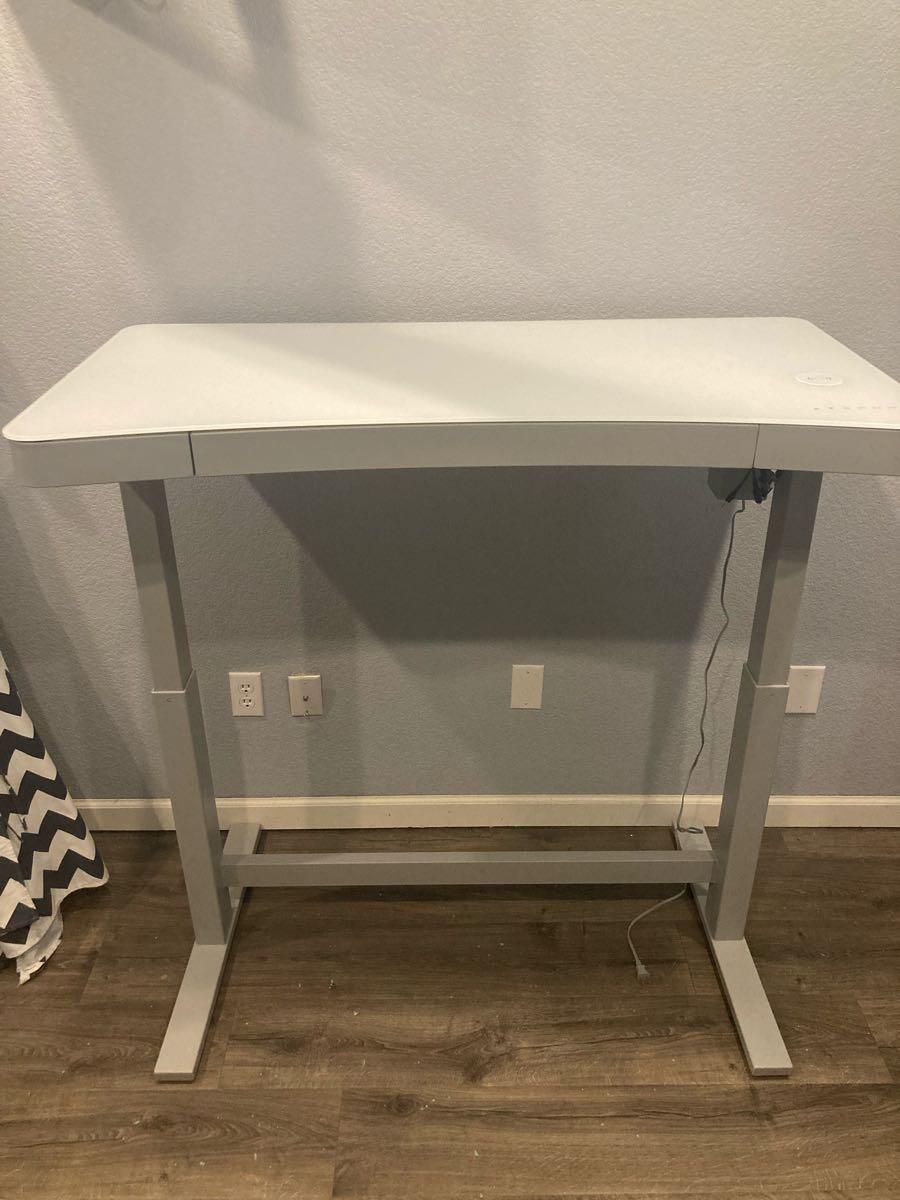 tresanti adjustable height desk stuck