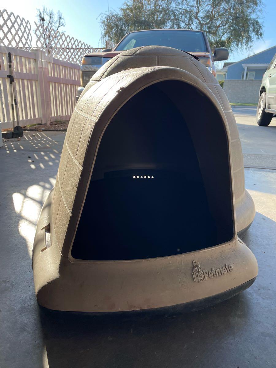 Igloo Dog House XL for 40 in Long Beach, CA For Sale & Free — Nextdoor
