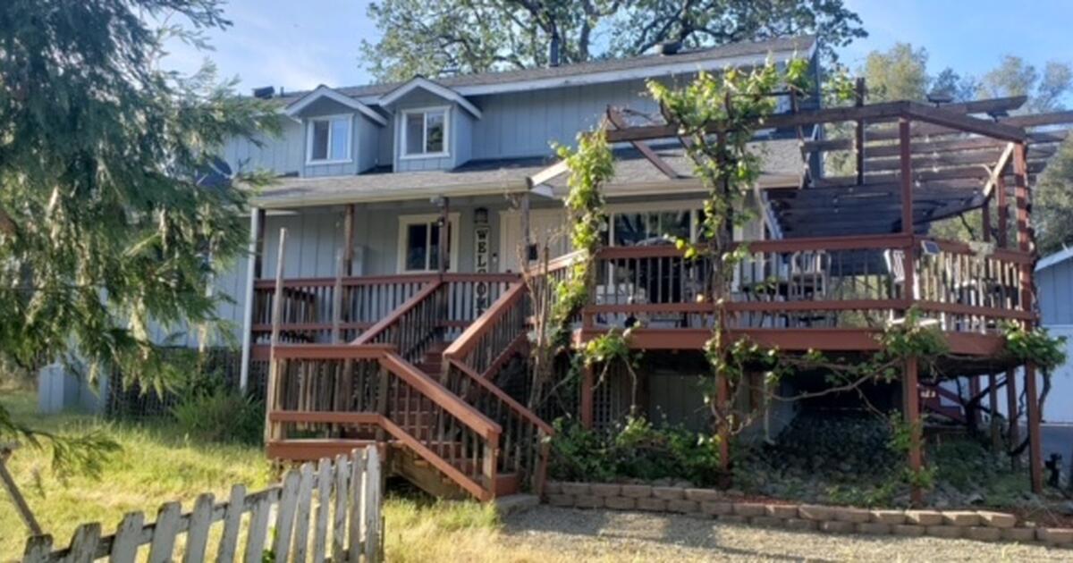 Beautiful home for rent in Oakhurst for 2600 in Oakhurst, CA For