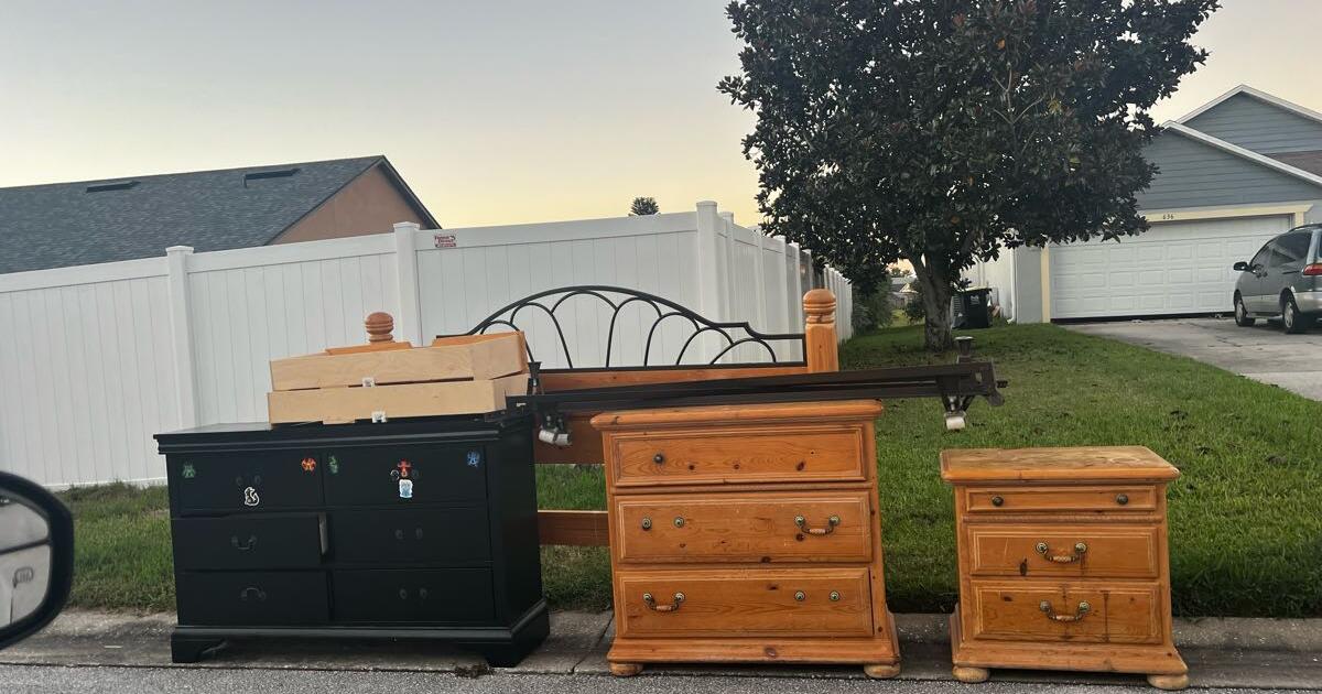 FREE Used Heavy wood Bedroom Furniture FREE for Free in Davenport, FL