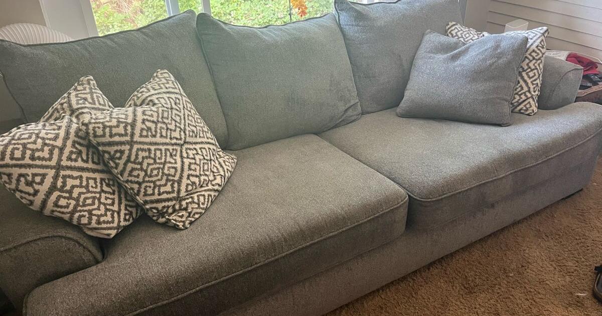 Couches for 1000 in Lincoln, NE Finds — Nextdoor